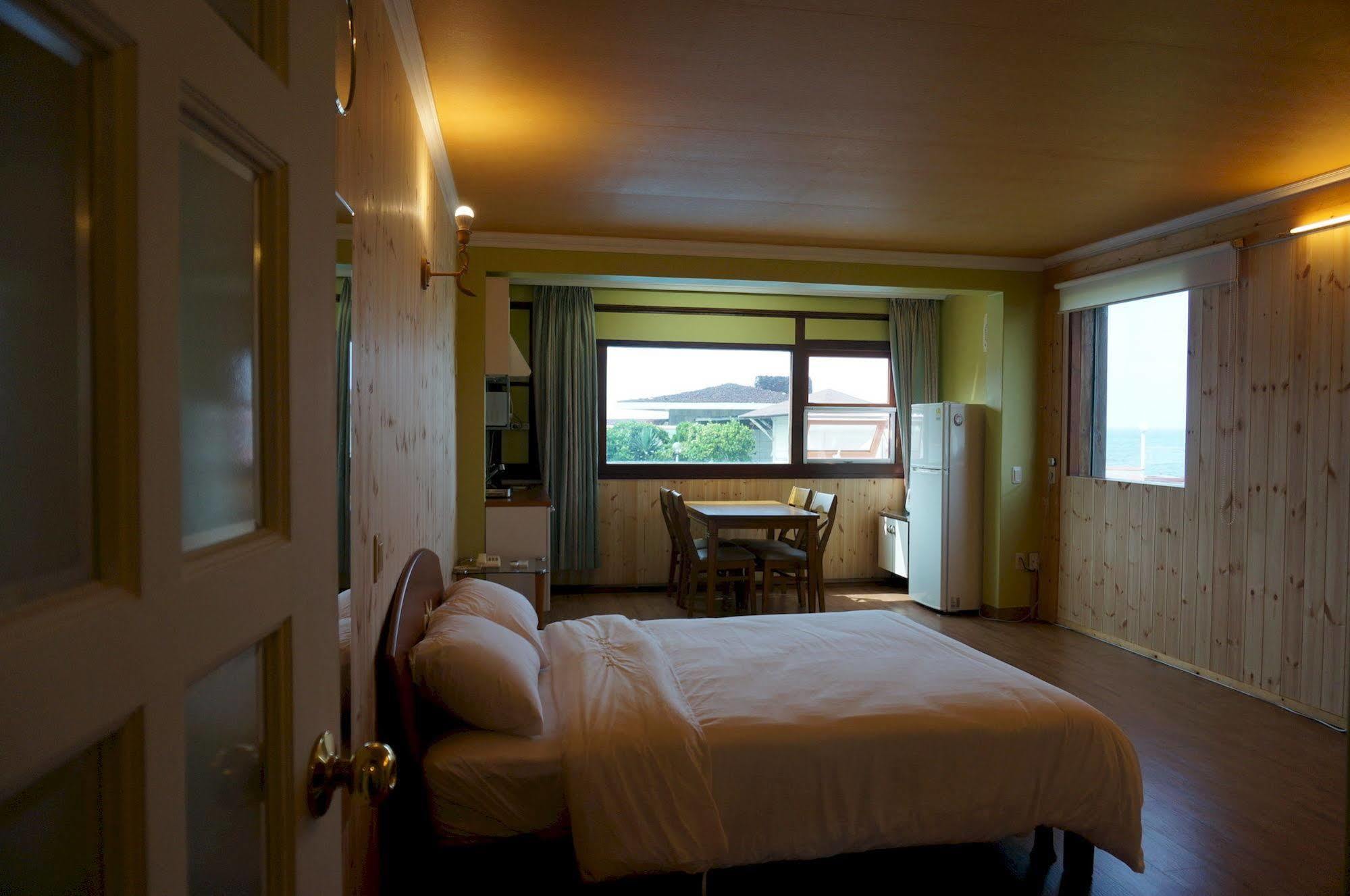 Park Beach Hotel Jeju Buitenkant foto