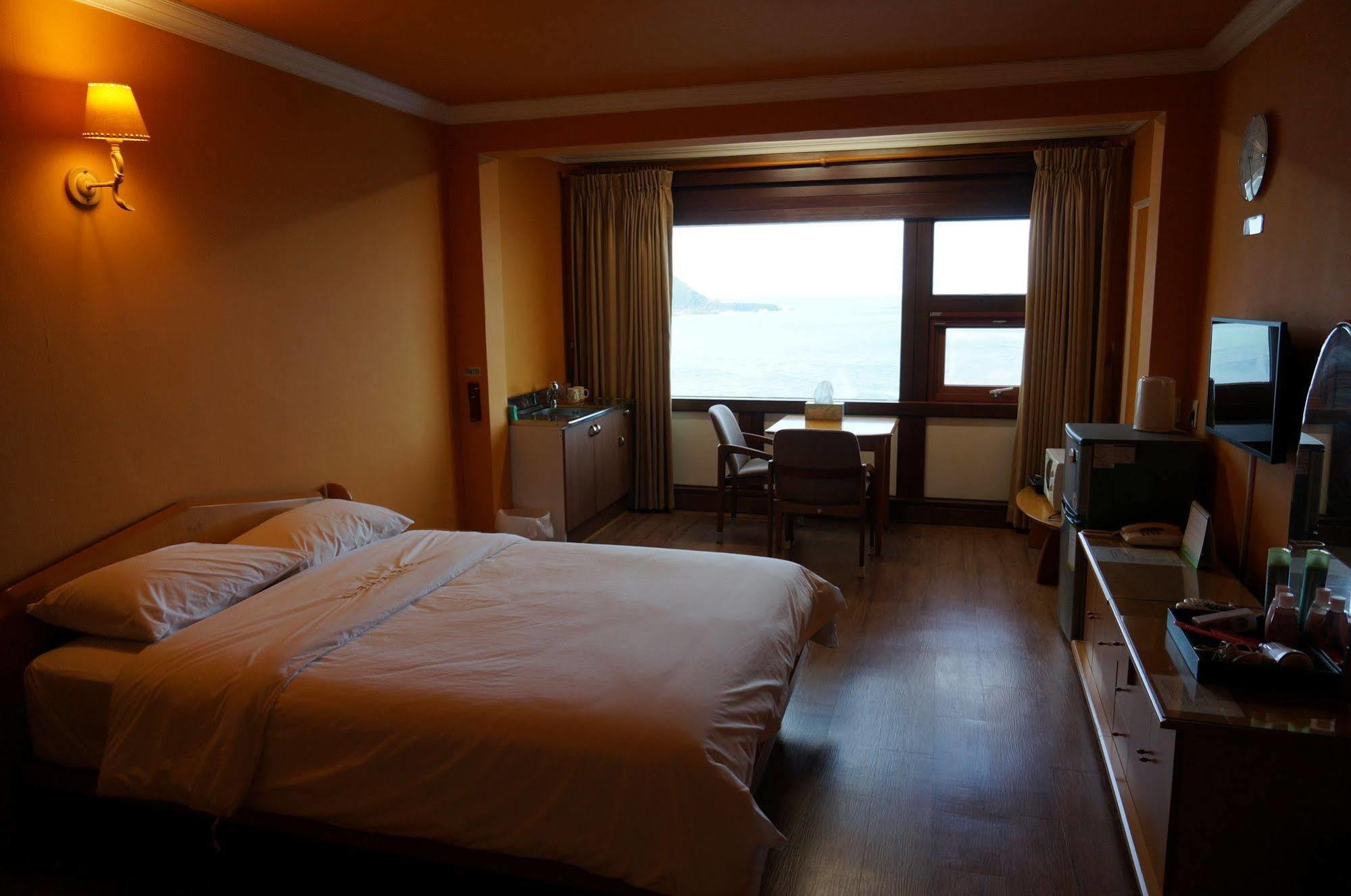 Park Beach Hotel Jeju Buitenkant foto