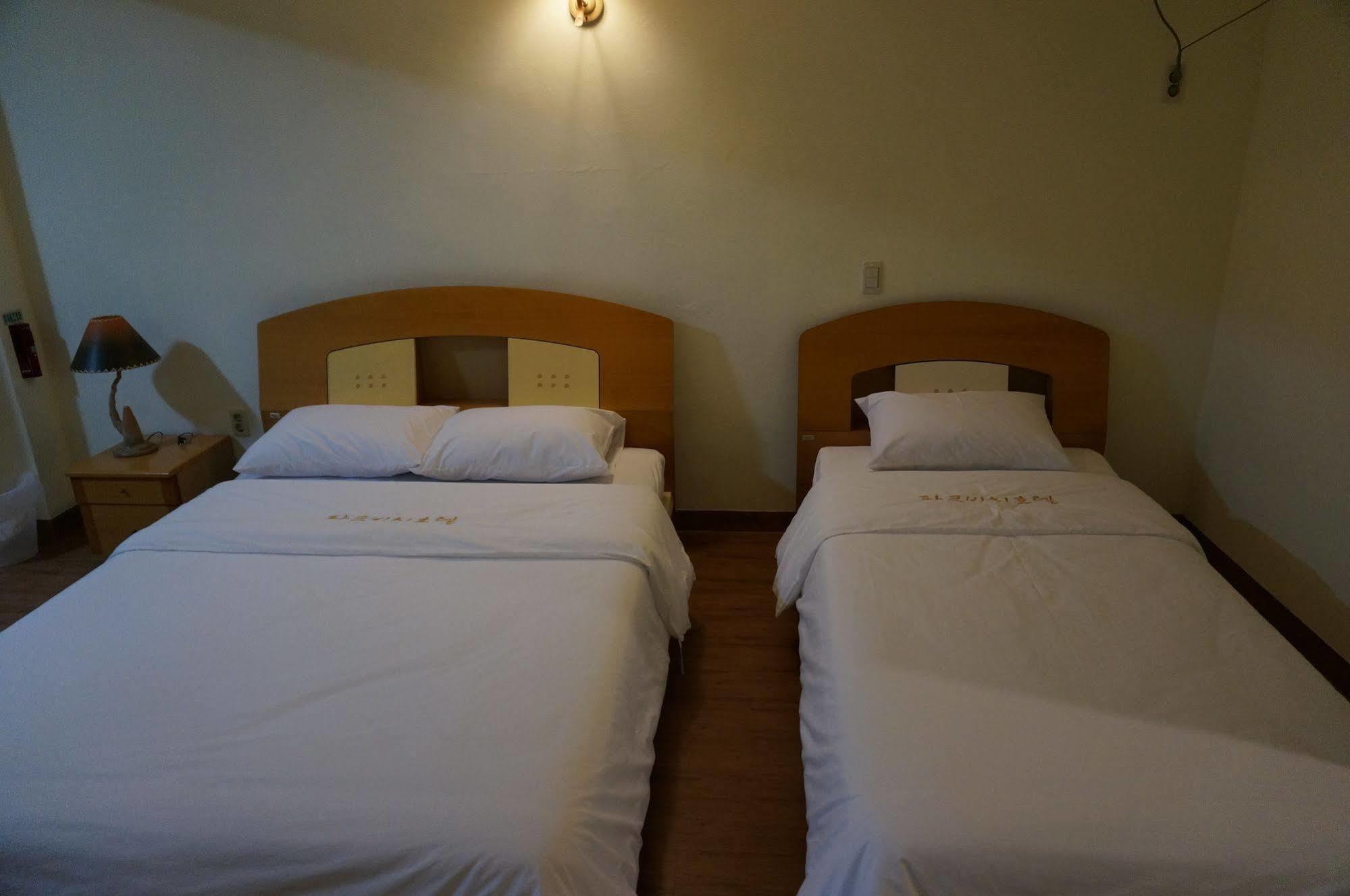 Park Beach Hotel Jeju Buitenkant foto